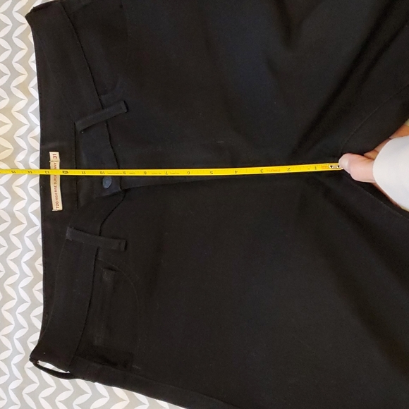 *Like New* Levi's Rich Black Skinnies - Picture 15 of 15